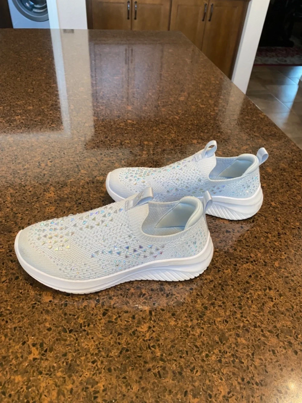 Skechers Girls Dazzle Light Blue Sparkle Sneakers EUC SIZE 2 – Very Lightly Used